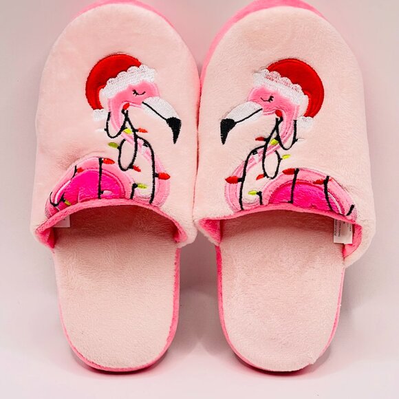 Chatties Women's Slippers Flamingos Christmas SZ 8 Med Novelty Pink Slip ons - Picture 1 of 12